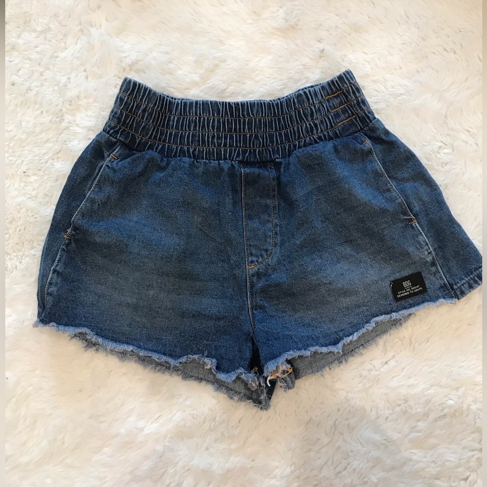 BDG elastic waist Jean short. Worn once